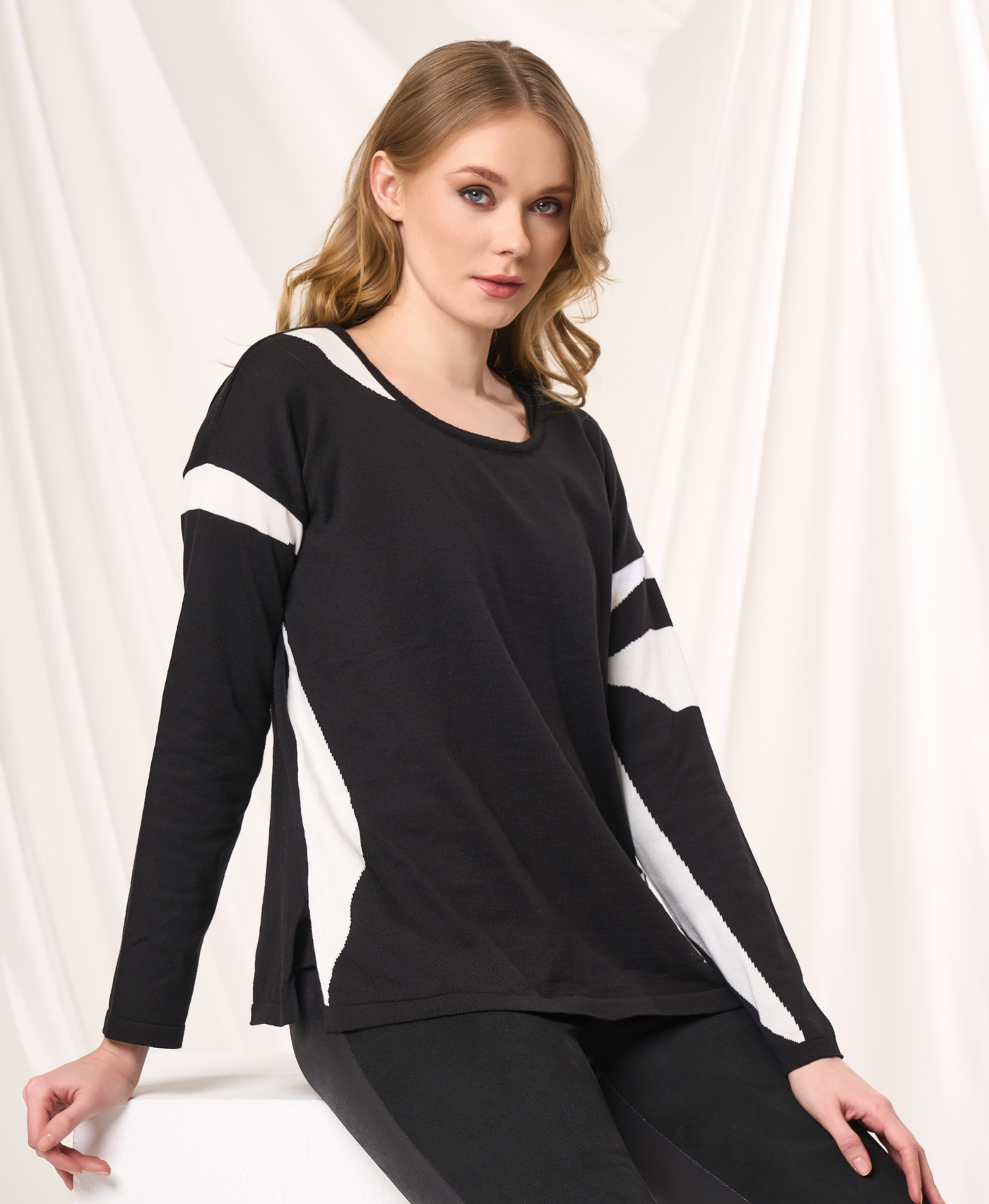 Color Block Scoop Neck