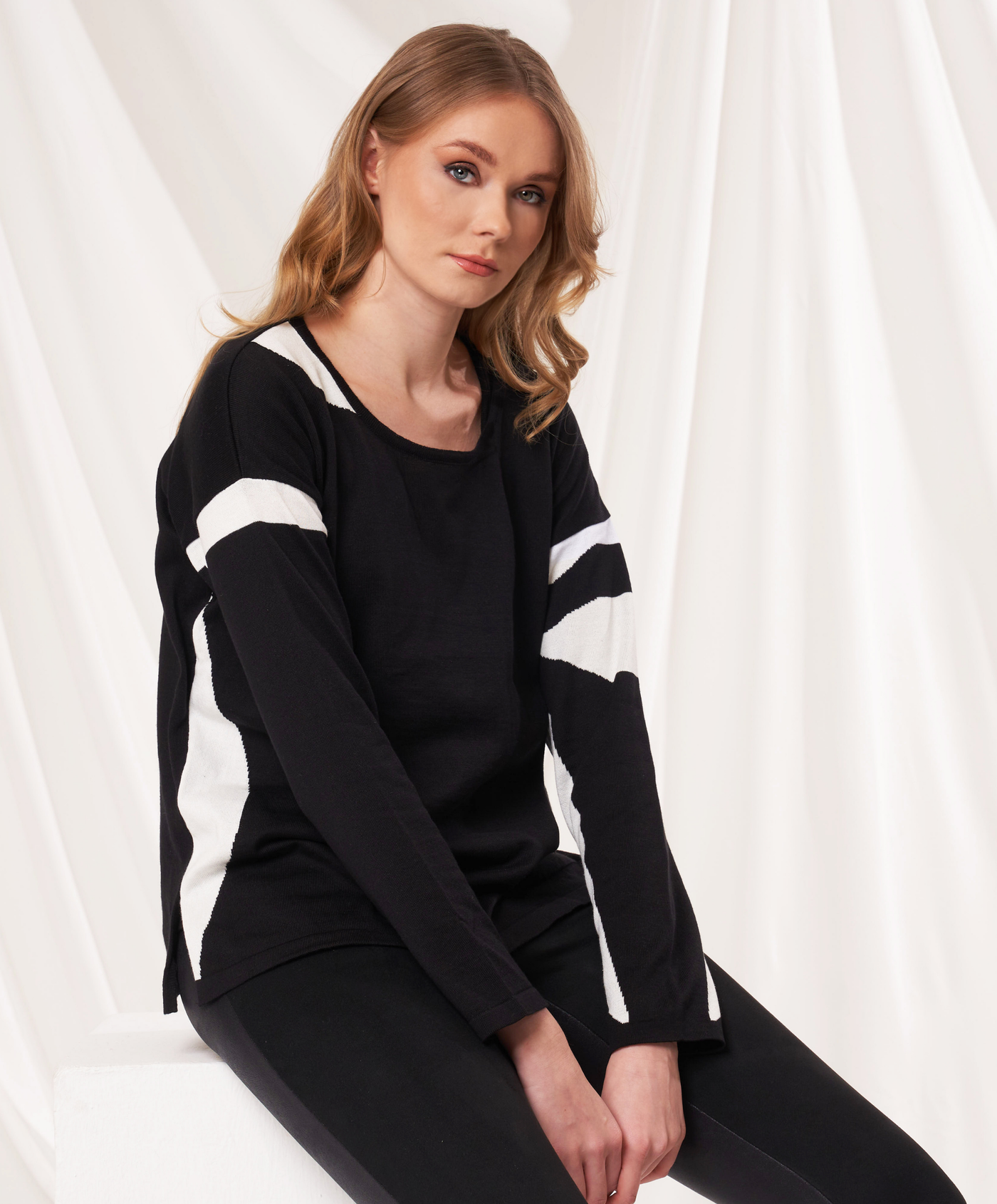 Color Block Scoop Neck